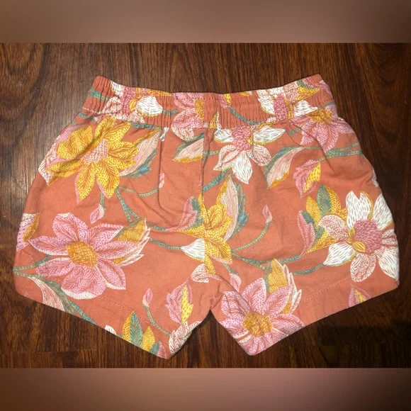 OshKosh B’gosh linen shorts 
Girls pink floral shorts 6/6x - Picture 2 of 3